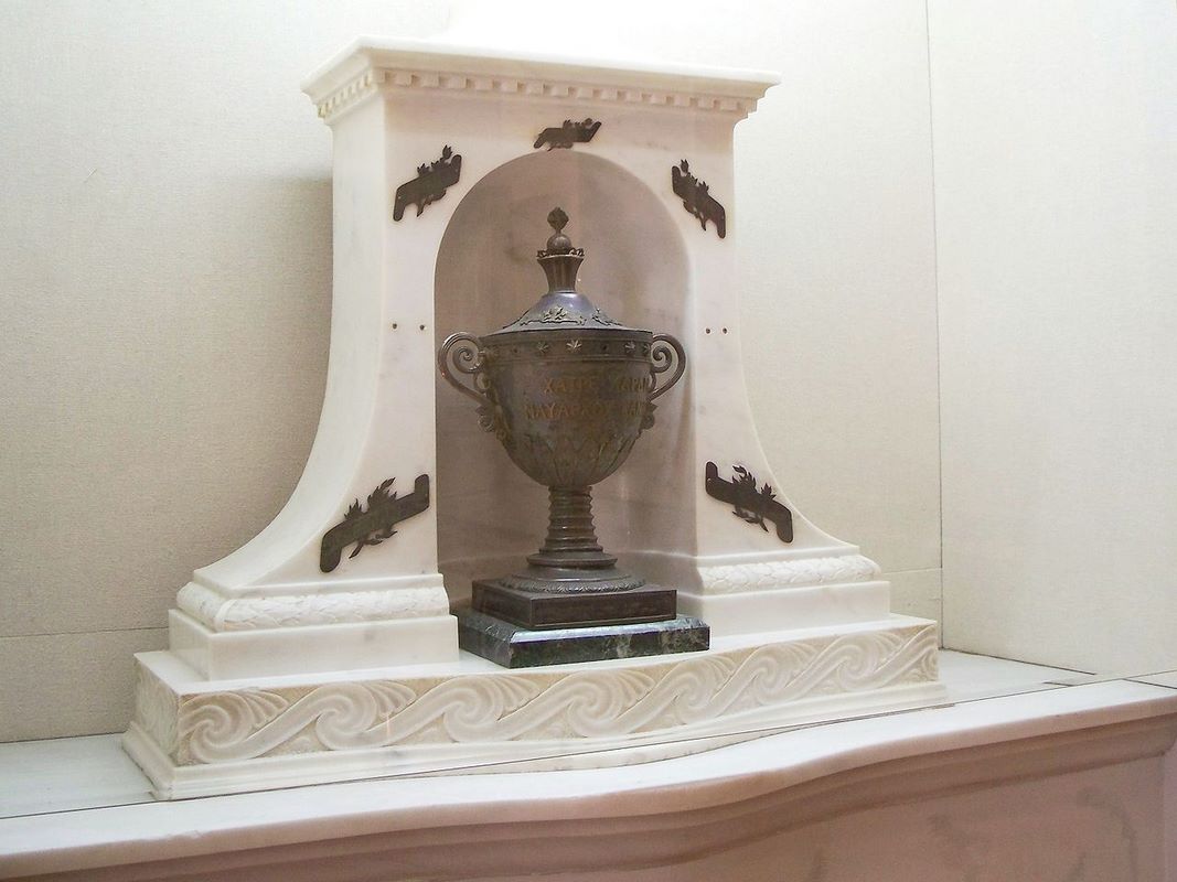 Η ασημένια λήκυθος όπου φυλάσσεται η καρδιά του Κανάρη, με επιγραφή 'Χαίρε καρδία Ναυάρχου Κανάρη', Εθνικό Ιστορικό Μουσείο Αθηνών